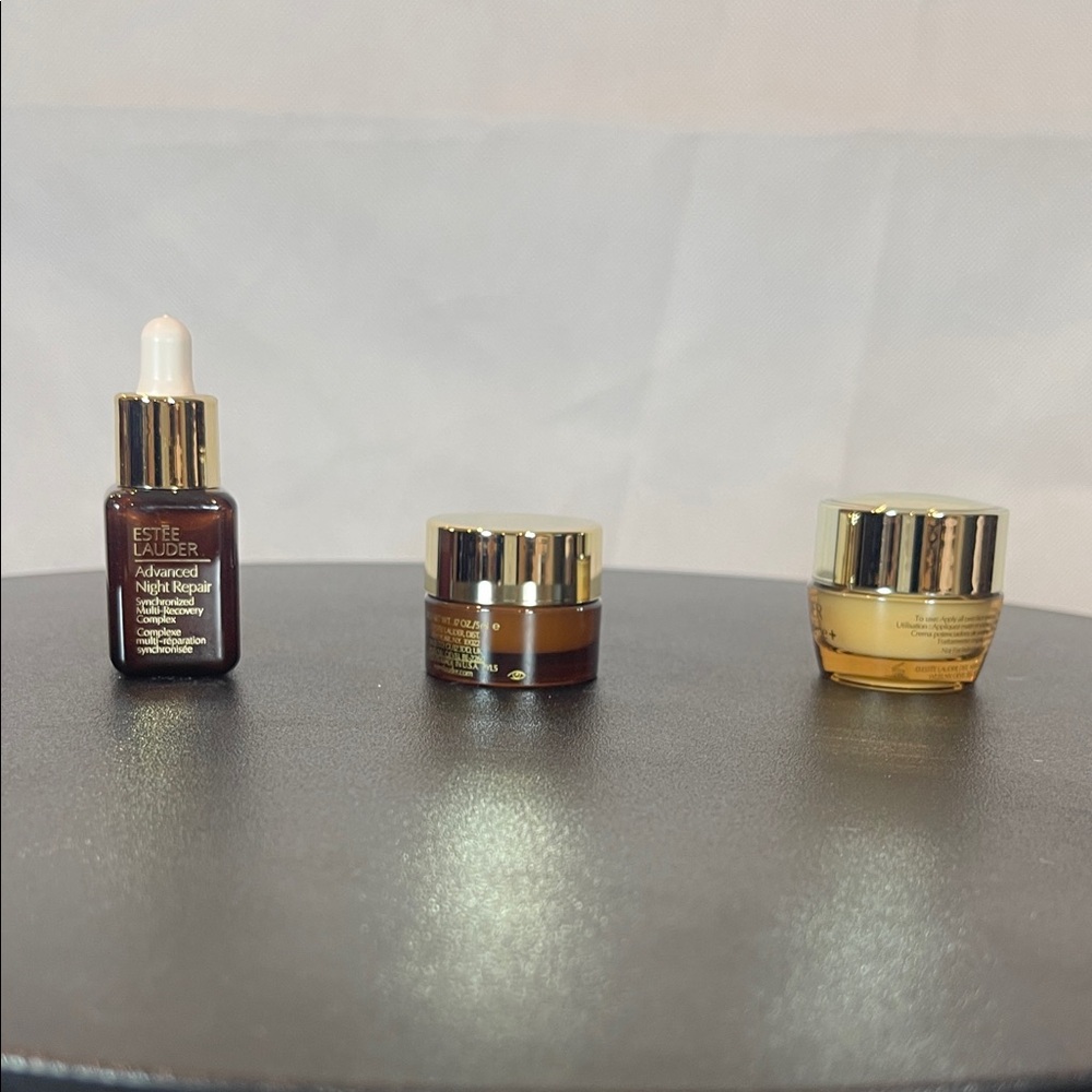 Estee Lauder Revitalizing Supreme+ Moisturizer - Gold and Brown - Picture 9 of 11